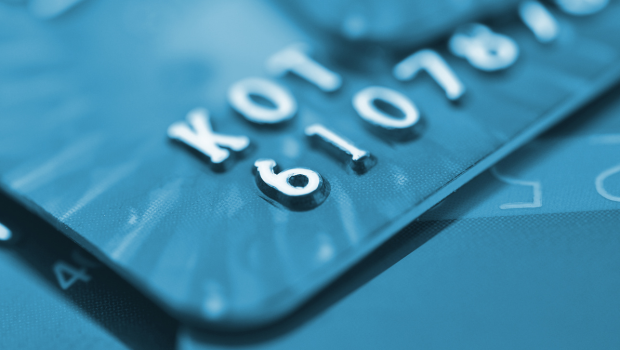 Karta kredytowa a debetowa i płatnicza – czym się różnią?